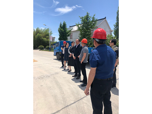 如東縣委書(shū)記沈峻峰，在2020加合機(jī)械開(kāi)工之際對(duì)我廠(chǎng)進(jìn)行視察考核。